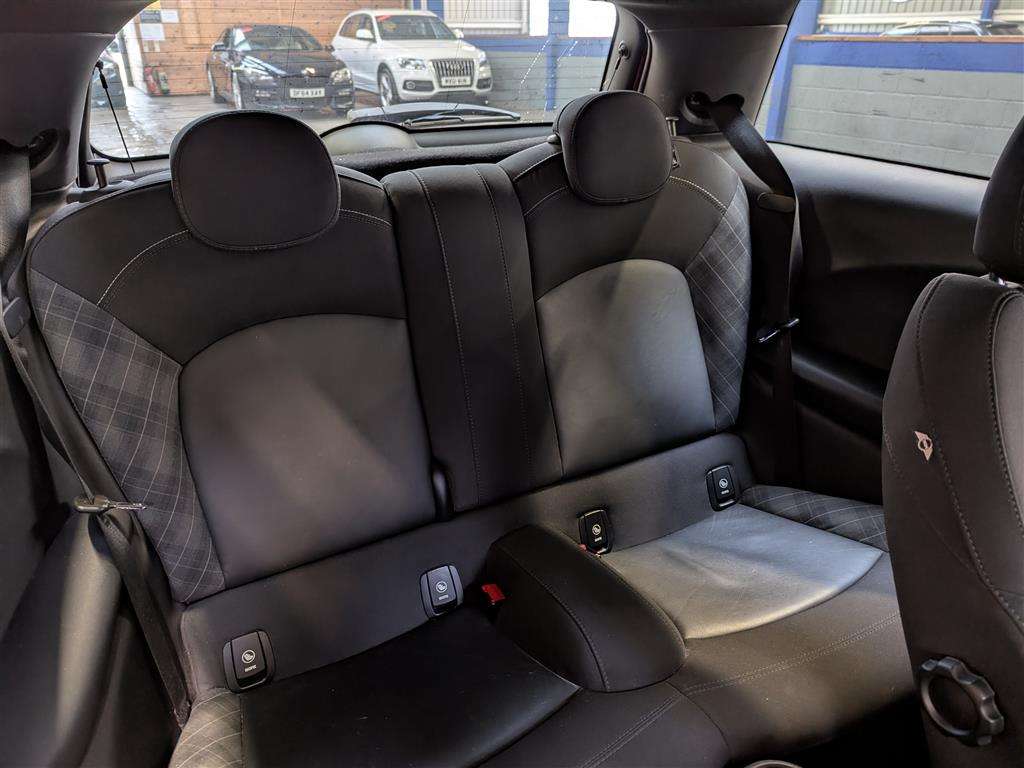 <p>2014 MINI COOPER</p>