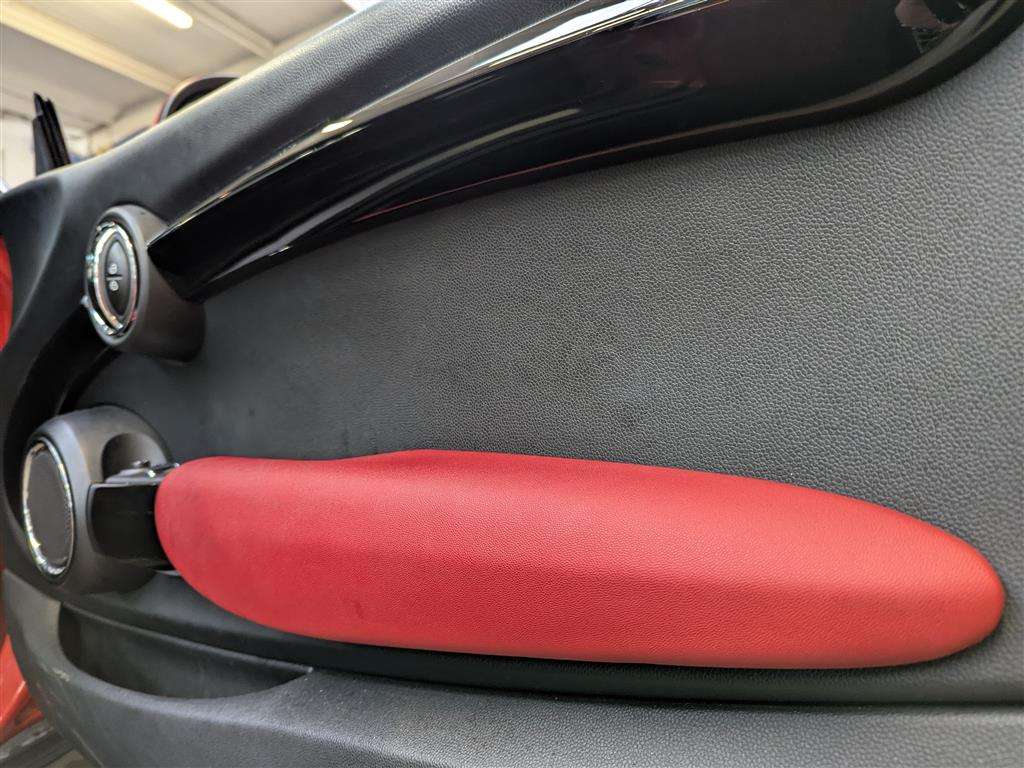 <p>2014 MINI COOPER</p>