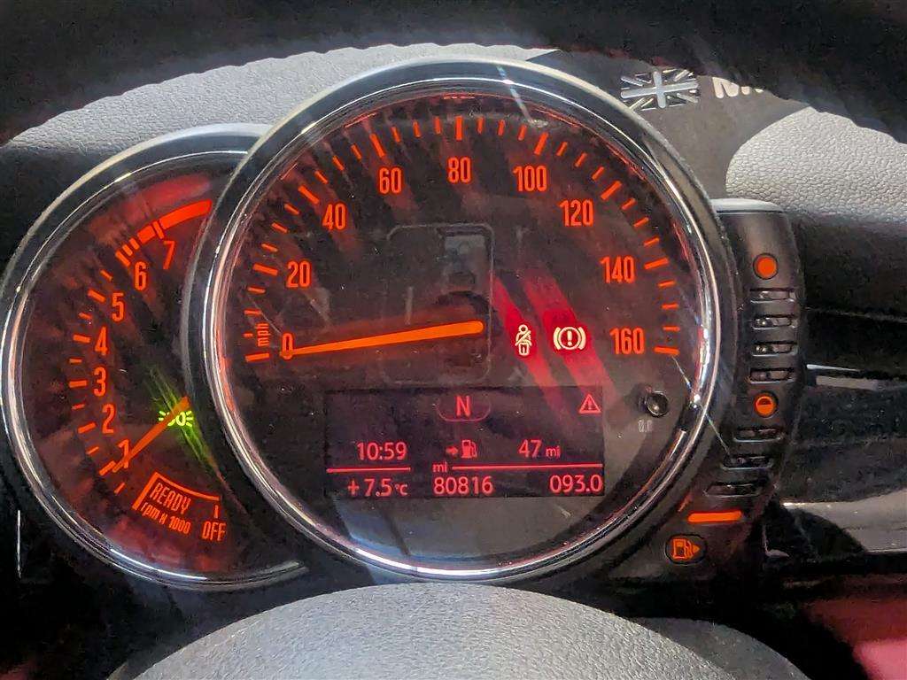 <p>2014 MINI COOPER</p>