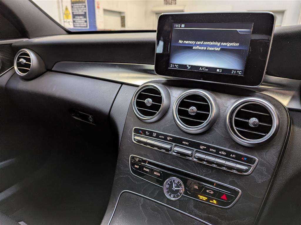 <p>2016 MERCEDES-BENZ C220 D AMG LINE AUTO</p>