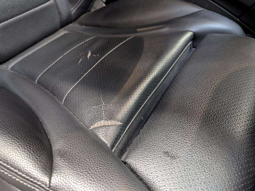 <p>2016 MERCEDES-BENZ C220 D AMG LINE AUTO</p>