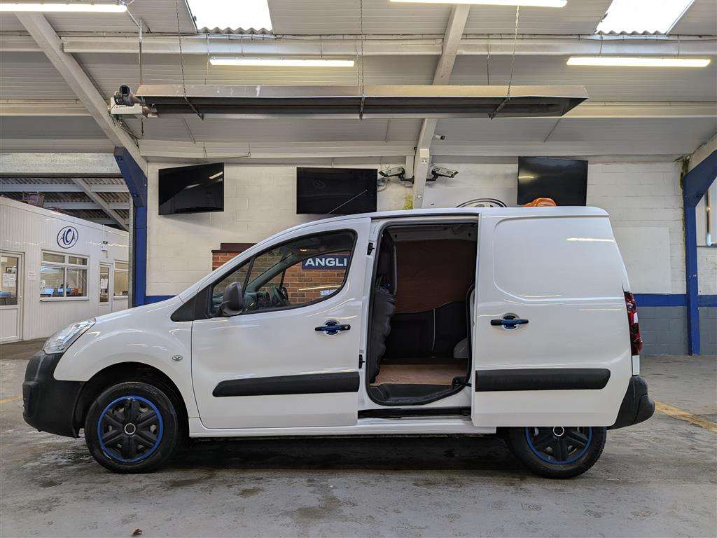 <p>2018 PEUGEOT PARTNER SE L1 BLUE HDI</p>