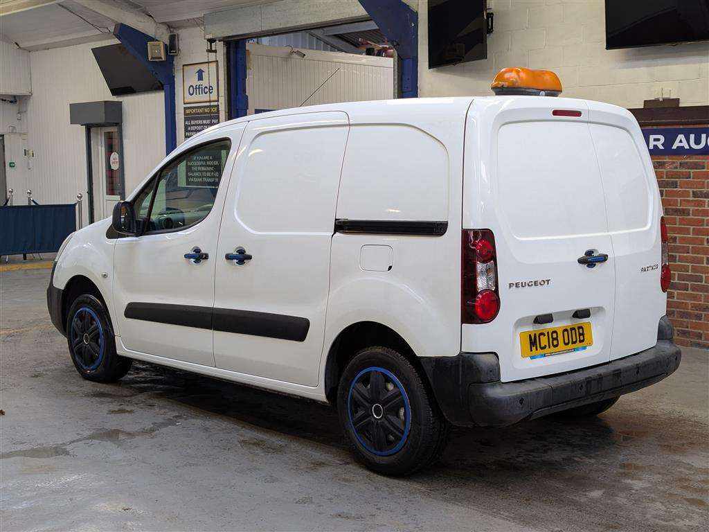 <p>2018 PEUGEOT PARTNER SE L1 BLUE HDI</p>