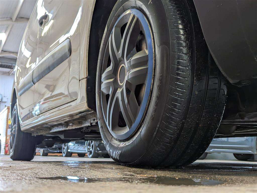 <p>2018 PEUGEOT PARTNER SE L1 BLUE HDI</p>