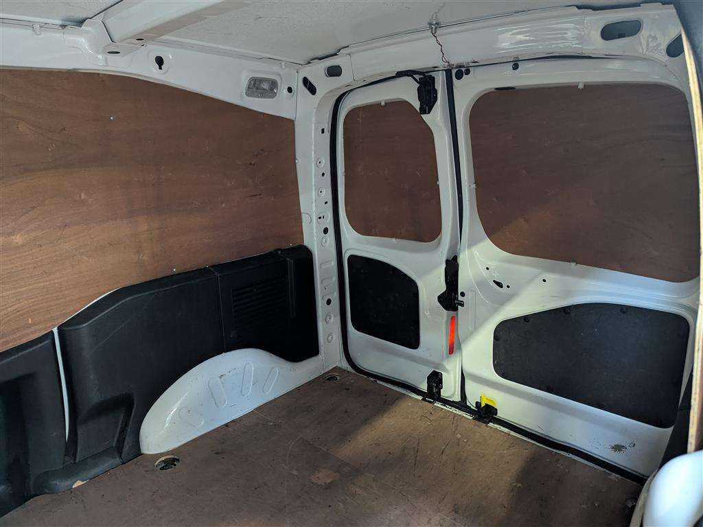 <p>2018 PEUGEOT PARTNER SE L1 BLUE HDI</p>