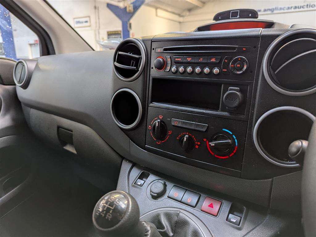 <p>2018 PEUGEOT PARTNER SE L1 BLUE HDI</p>