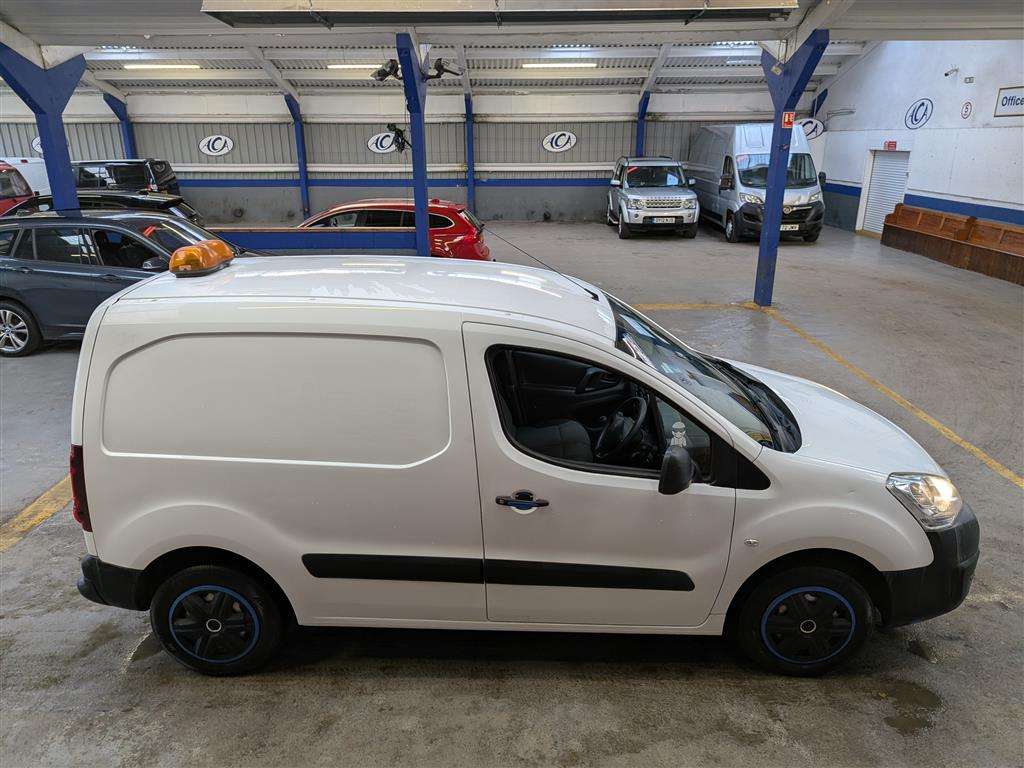 <p>2018 PEUGEOT PARTNER SE L1 BLUE HDI</p>