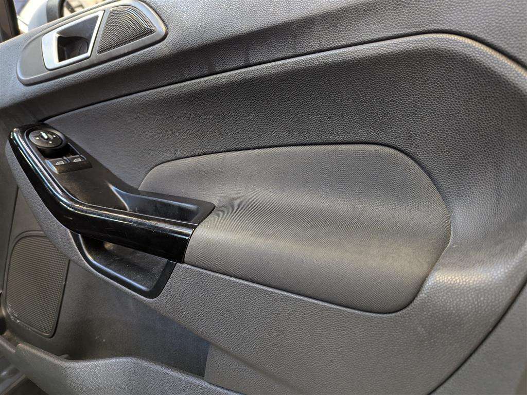 <p>2013 FORD FIESTA ZETEC</p>