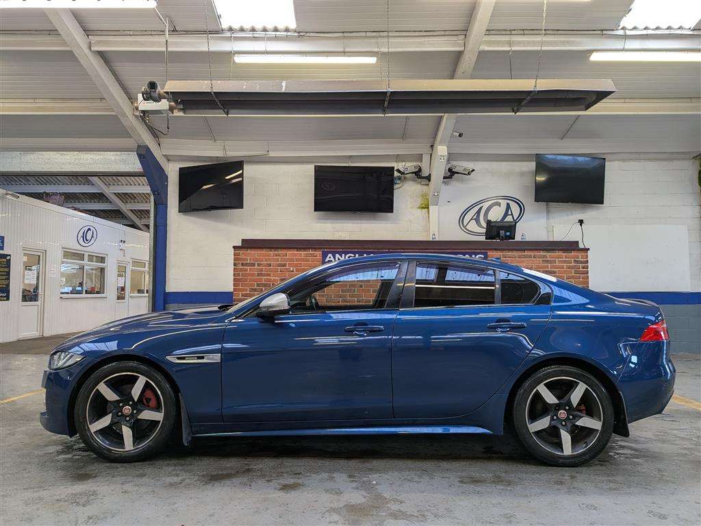 <p>2016 JAGUAR XE R-SPORT D AUTO</p>