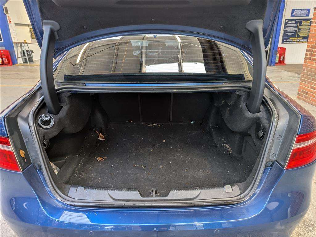 <p>2016 JAGUAR XE R-SPORT D AUTO</p>