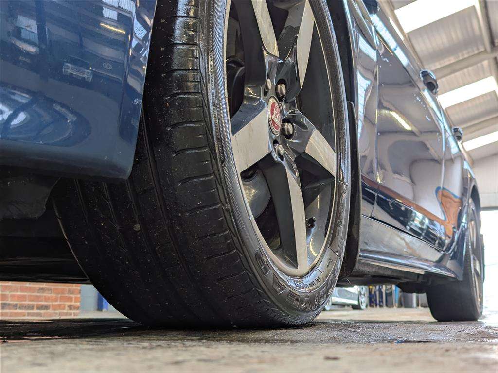 <p>2016 JAGUAR XE R-SPORT D AUTO</p>