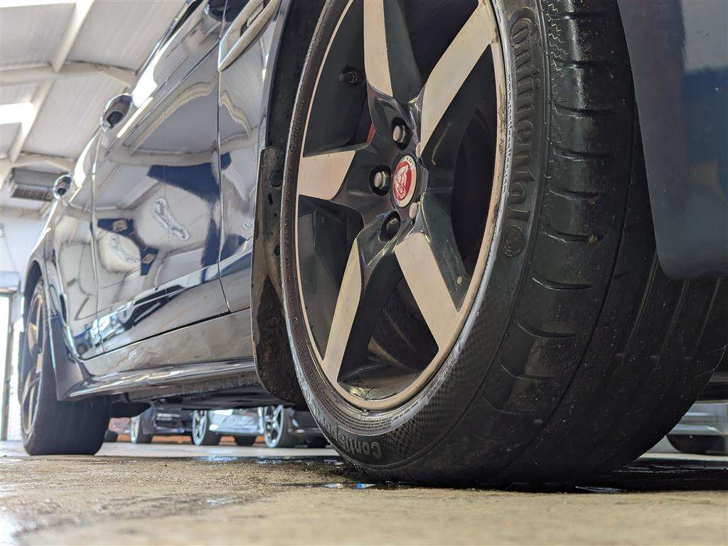 <p>2016 JAGUAR XE R-SPORT D AUTO</p>