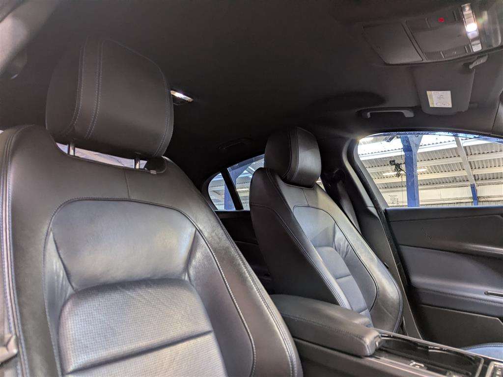 <p>2016 JAGUAR XE R-SPORT D AUTO</p>
