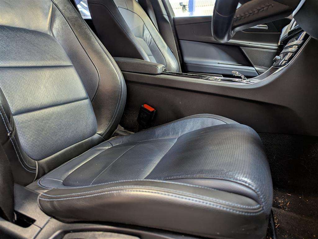 <p>2016 JAGUAR XE R-SPORT D AUTO</p>