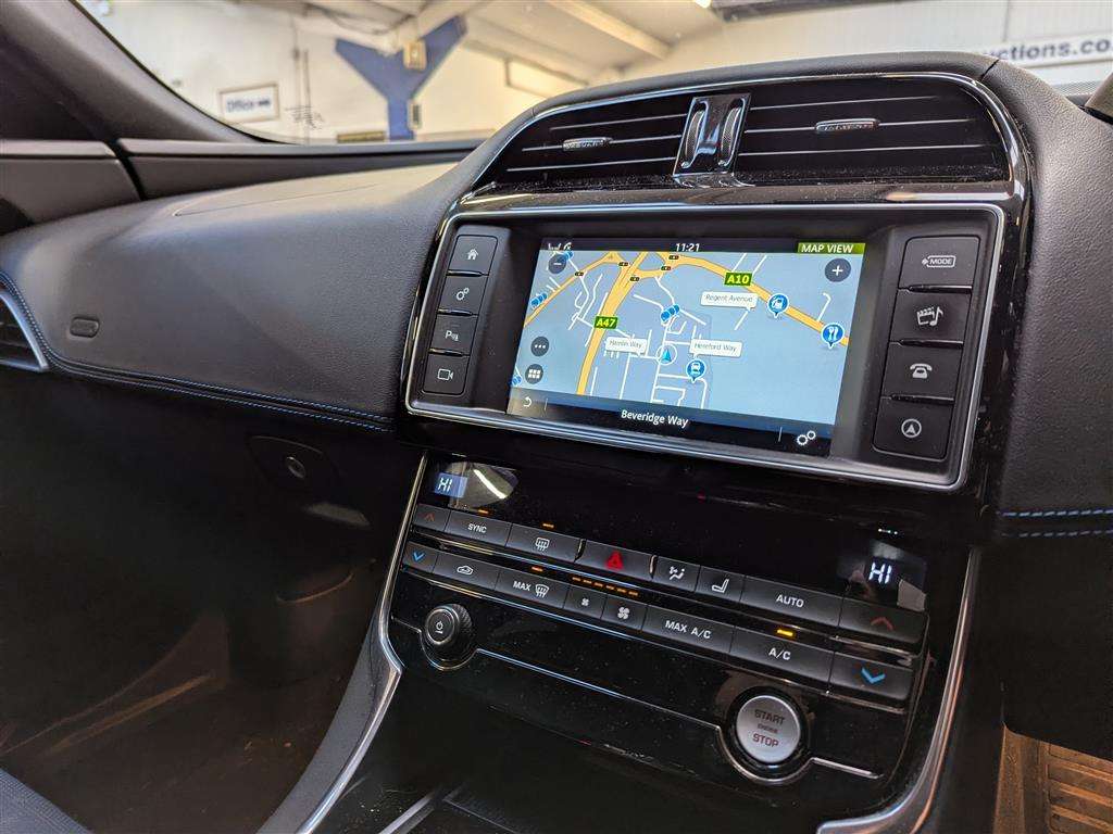 <p>2016 JAGUAR XE R-SPORT D AUTO</p>