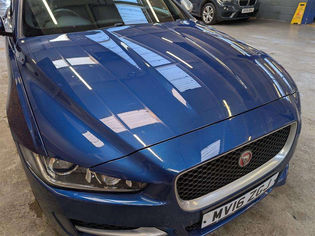 <p>2016 JAGUAR XE R-SPORT D AUTO</p>