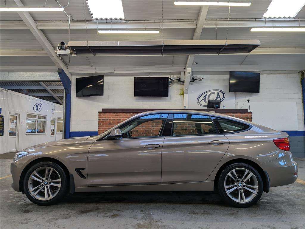 <p>2015 BMW 318D SPORT GT AUTO</p>