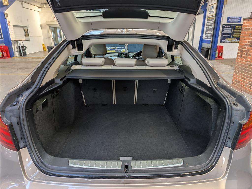 <p>2015 BMW 318D SPORT GT AUTO</p>