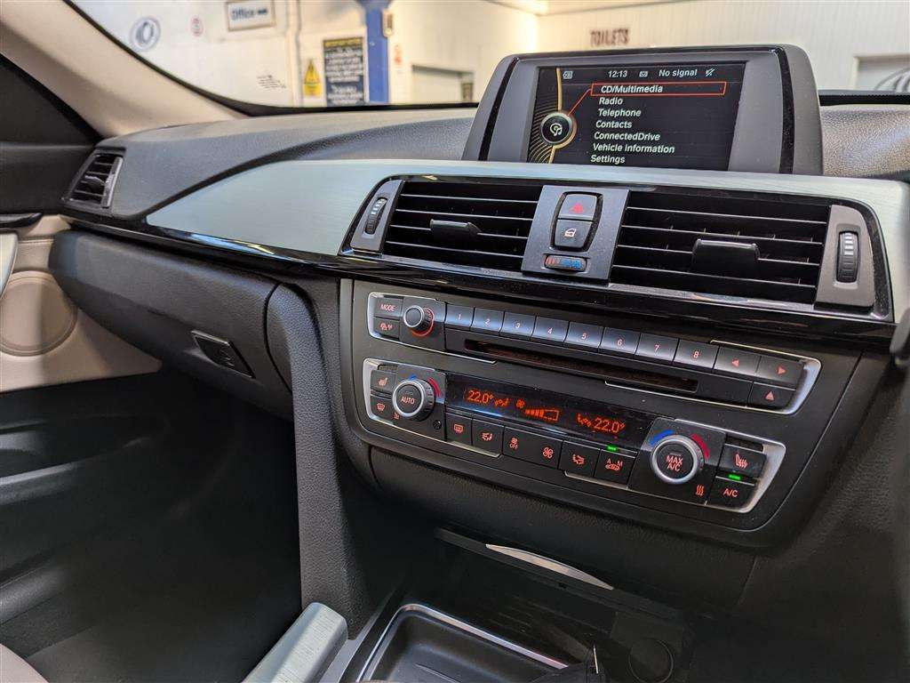 <p>2015 BMW 318D SPORT GT AUTO</p>