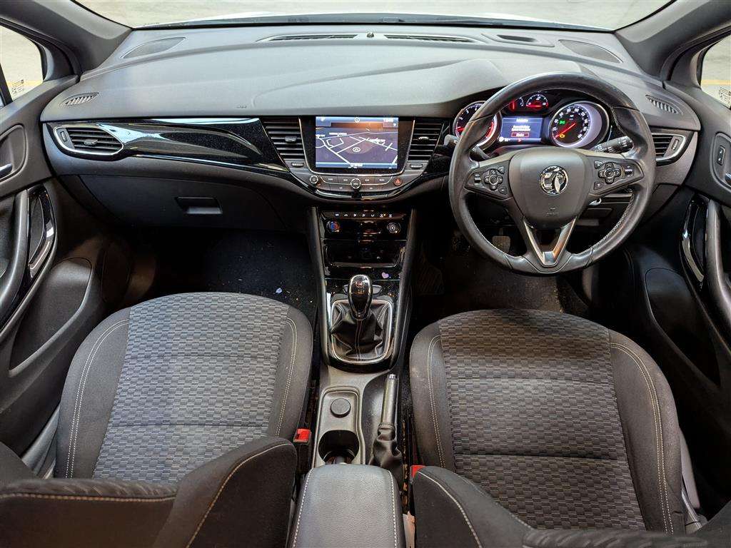 <p>2017 VAUXHALL ASTRA SRI NAV TURBO</p>