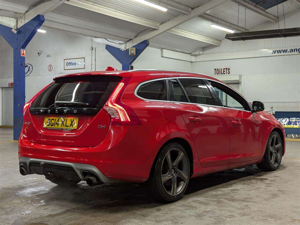 <p>2014 VOLVO V60 R-DESIGN LUX NAV D4</p>