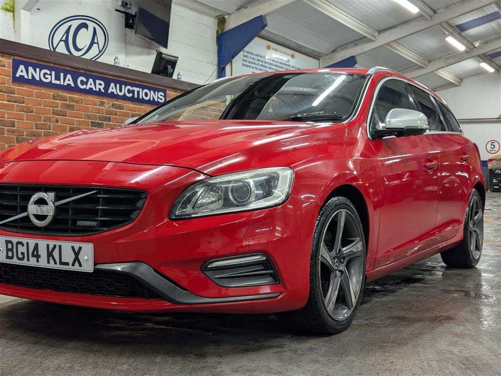<p>2014 VOLVO V60 R-DESIGN LUX NAV D4</p>