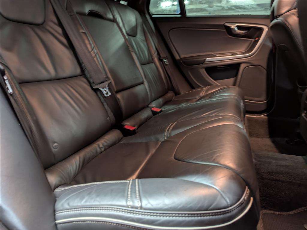 <p>2014 VOLVO V60 R-DESIGN LUX NAV D4</p>