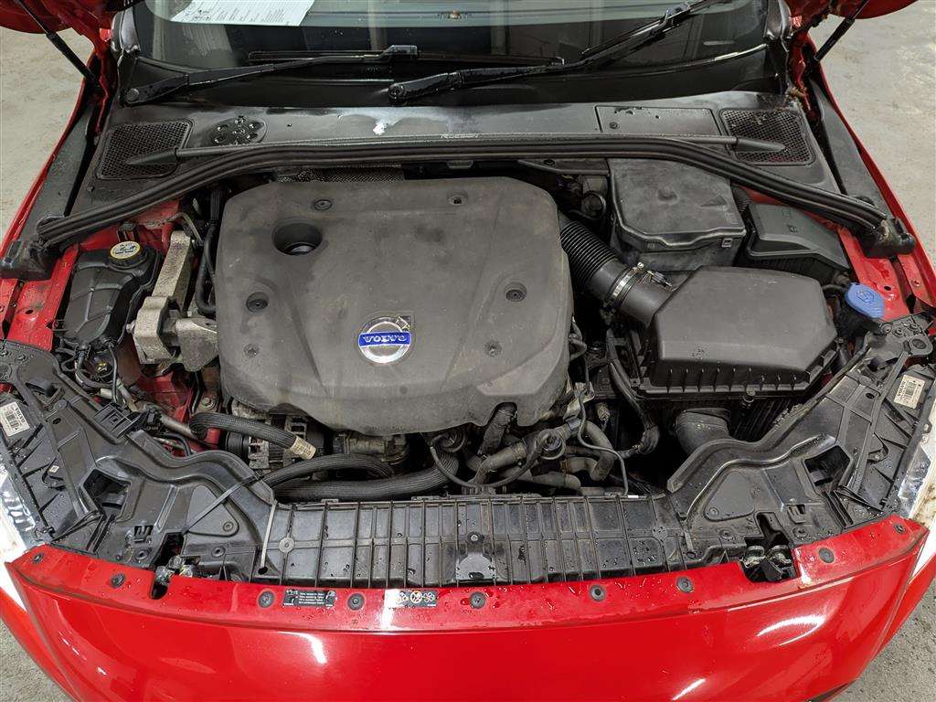 <p>2014 VOLVO V60 R-DESIGN LUX NAV D4</p>