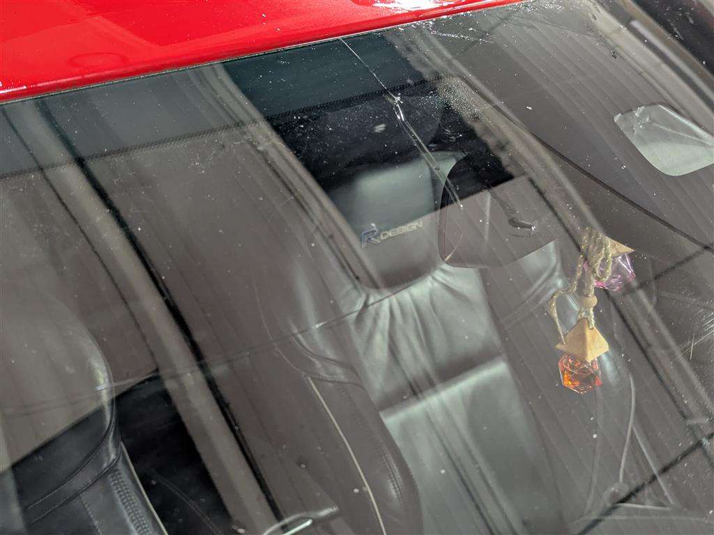 <p>2014 VOLVO V60 R-DESIGN LUX NAV D4</p>