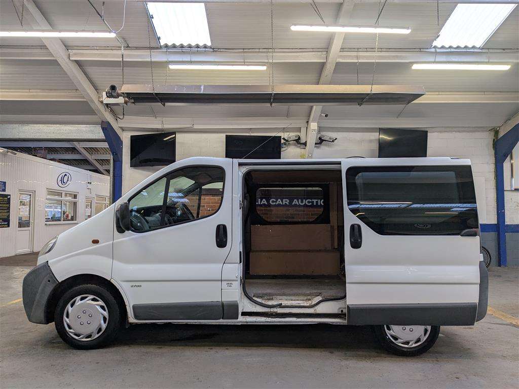 <p>2002 VAUXHALL VIVARO 2700 DTI SWB</p>