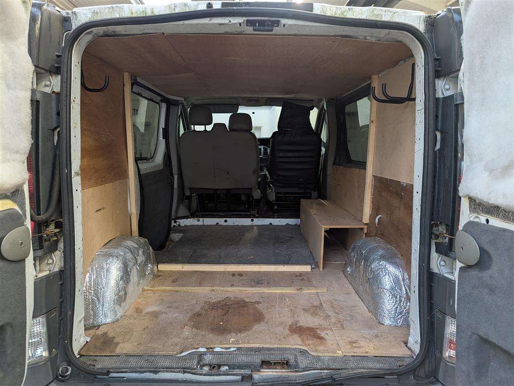 <p>2002 VAUXHALL VIVARO 2700 DTI SWB</p>