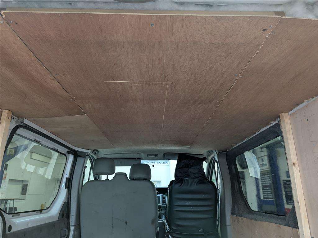 <p>2002 VAUXHALL VIVARO 2700 DTI SWB</p>