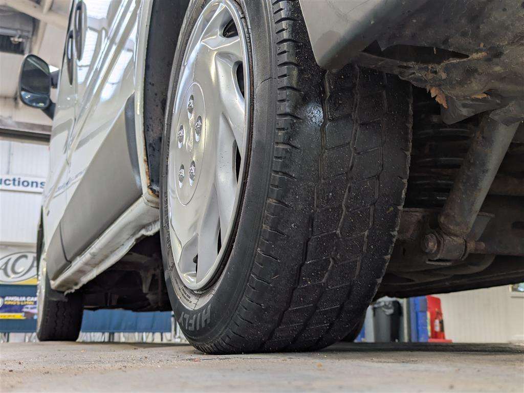 <p>2002 VAUXHALL VIVARO 2700 DTI SWB</p>