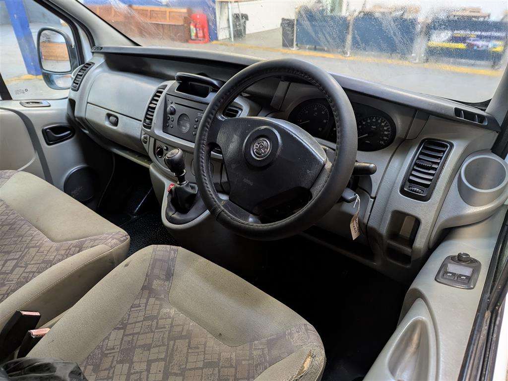 <p>2002 VAUXHALL VIVARO 2700 DTI SWB</p>