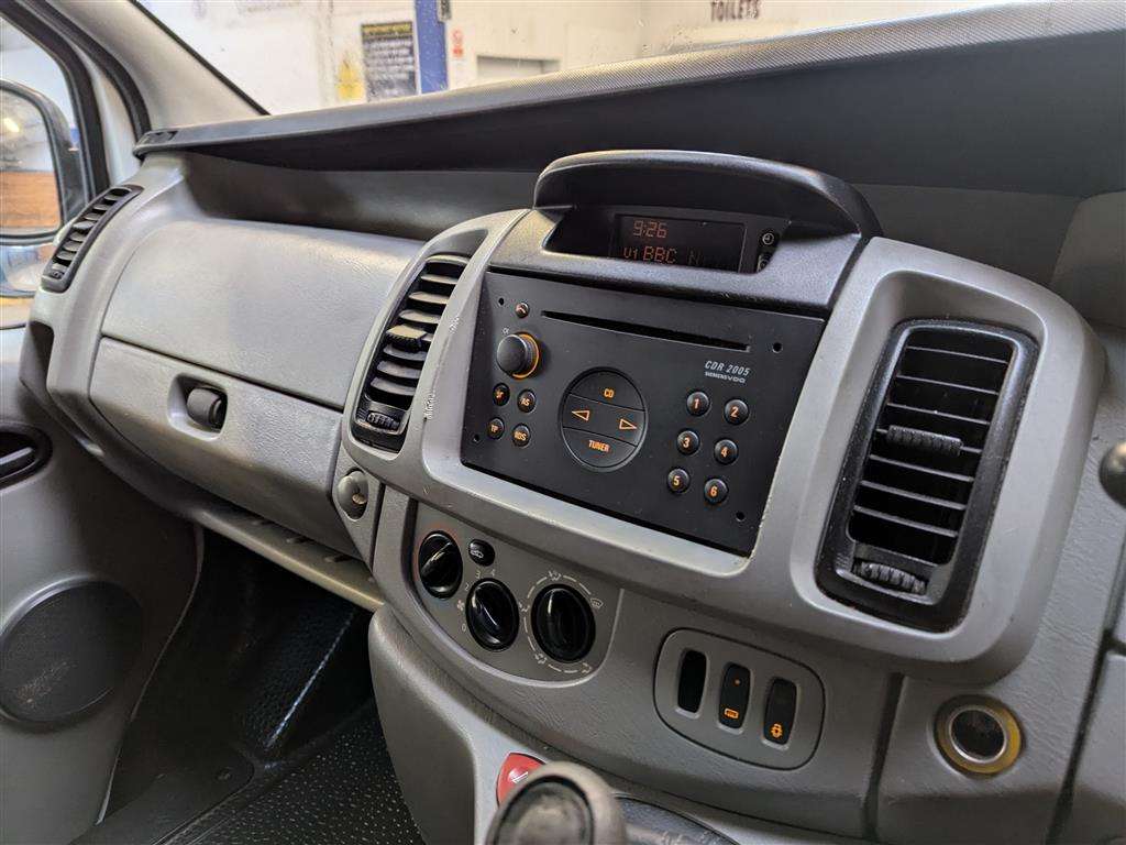 <p>2002 VAUXHALL VIVARO 2700 DTI SWB</p>