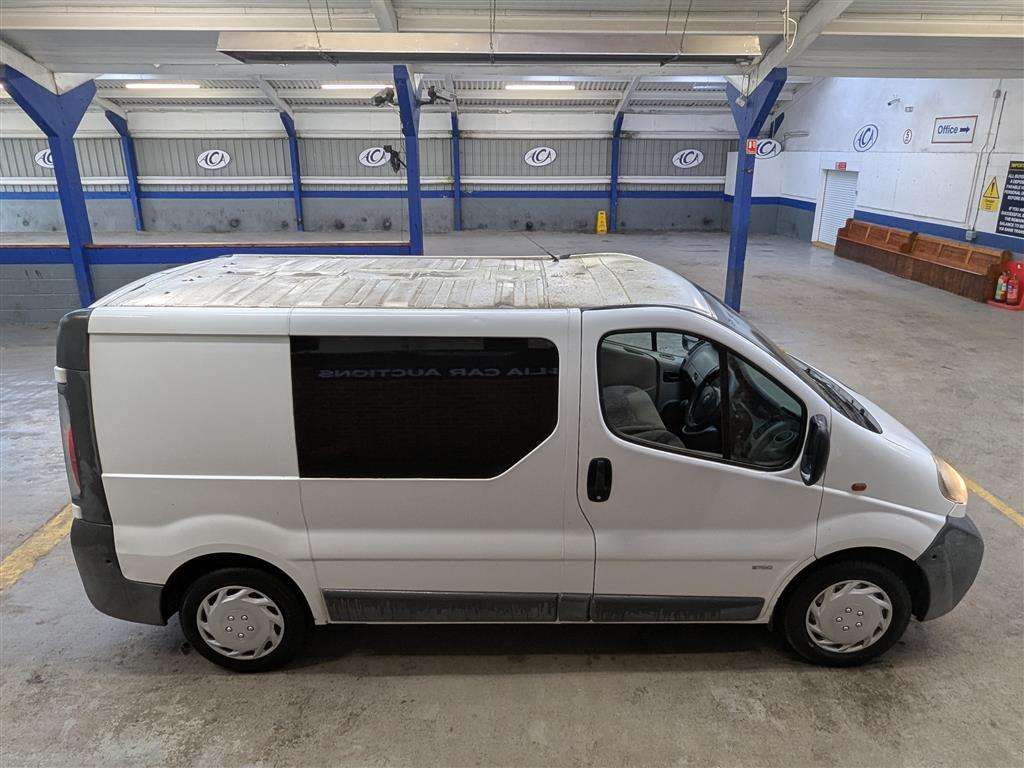 <p>2002 VAUXHALL VIVARO 2700 DTI SWB</p>