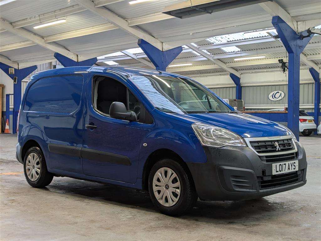 <p>2017 PEUGEOT PARTNER S L1 BLUE HDI</p>