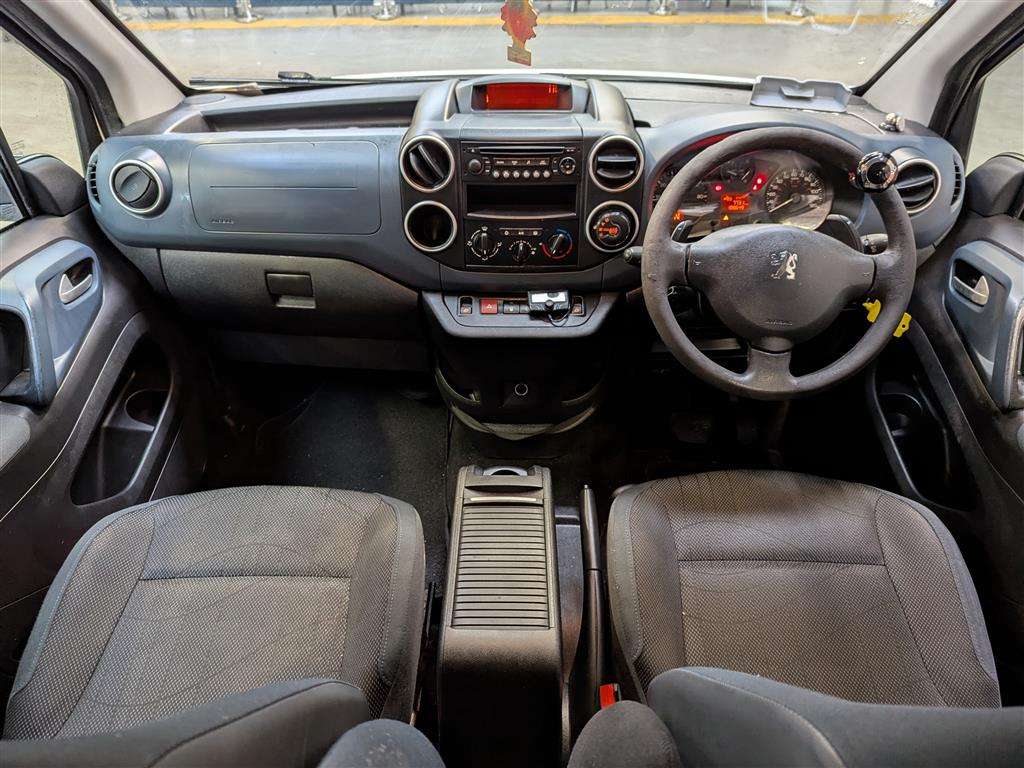 <p>2011 PEUGEOT PARTNER TEPEE S E-HDI S-A</p>