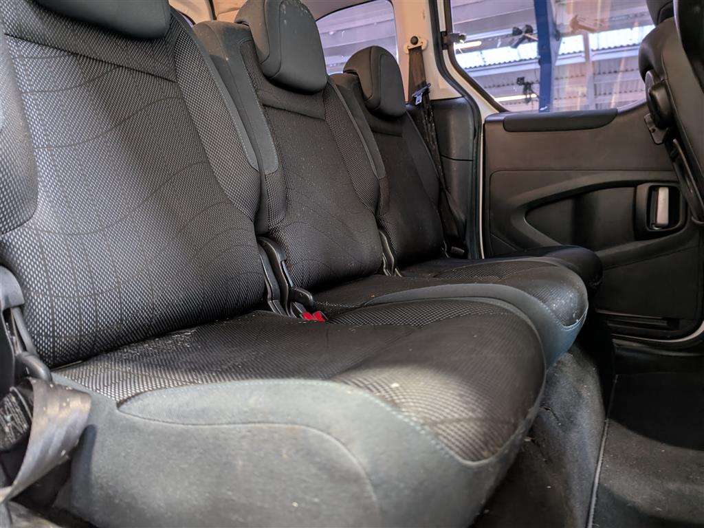 <p>2011 PEUGEOT PARTNER TEPEE S E-HDI S-A</p>