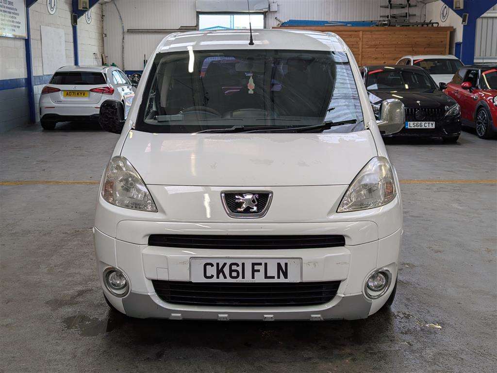<p>2011 PEUGEOT PARTNER TEPEE S E-HDI S-A</p>