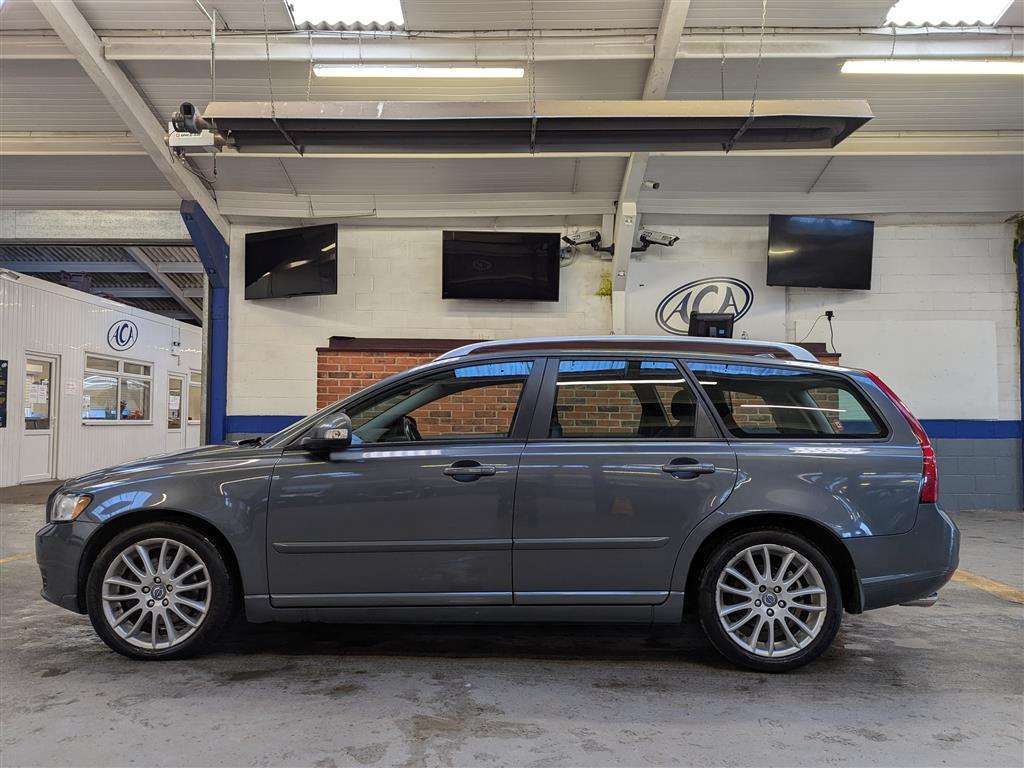 <p>2011 VOLVO V50 SE LUX EDITION D3</p>