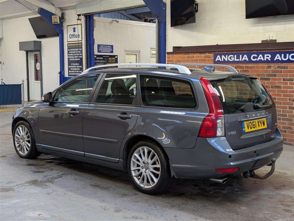 <p>2011 VOLVO V50 SE LUX EDITION D3</p>