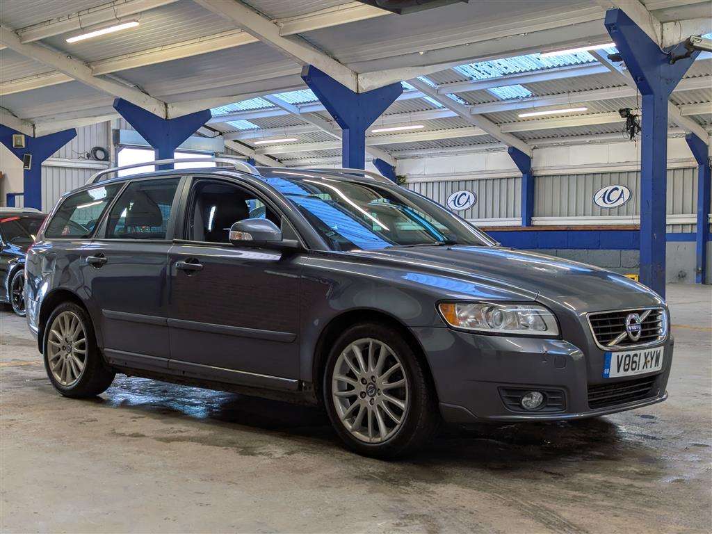 <p>2011 VOLVO V50 SE LUX EDITION D3</p>