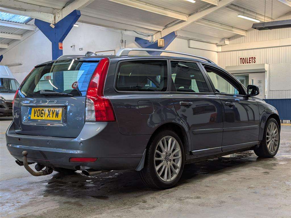 <p>2011 VOLVO V50 SE LUX EDITION D3</p>