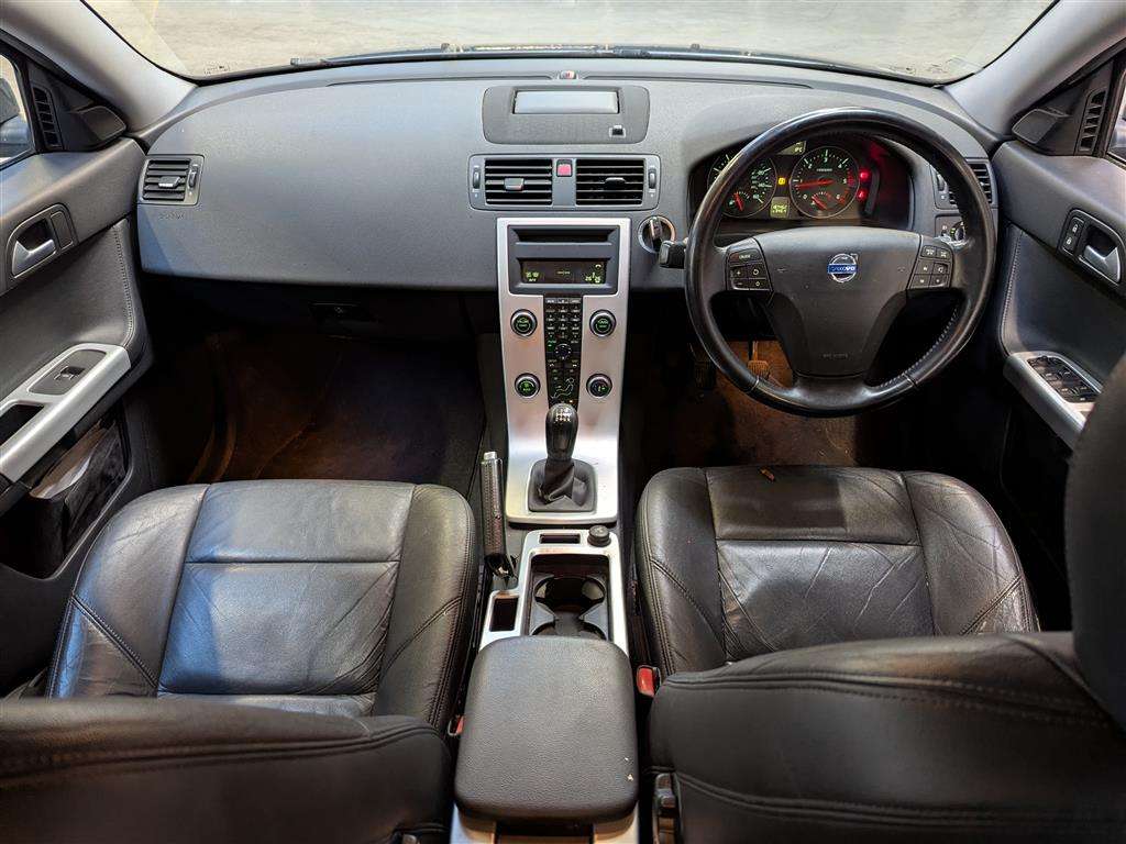 <p>2011 VOLVO V50 SE LUX EDITION D3</p>