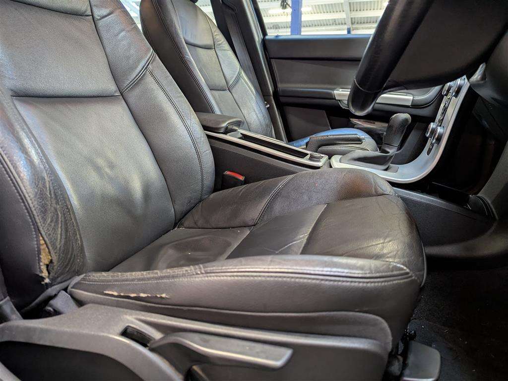 <p>2011 VOLVO V50 SE LUX EDITION D3</p>