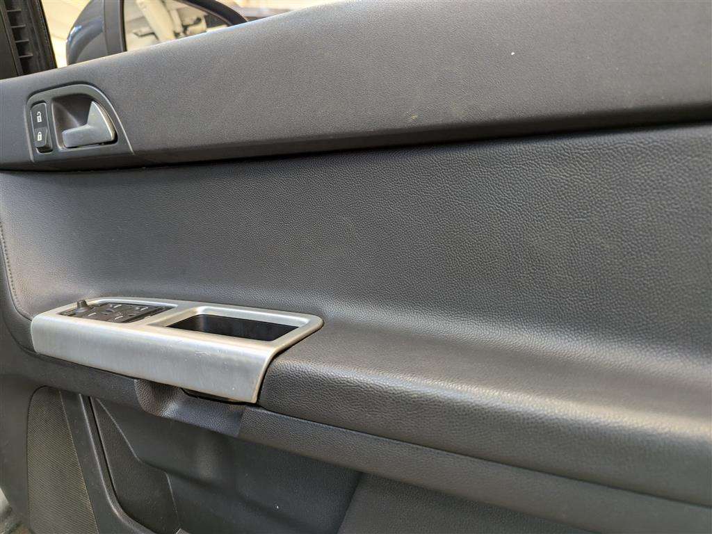 <p>2011 VOLVO V50 SE LUX EDITION D3</p>