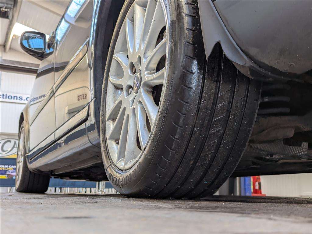 <p>2011 VOLVO V50 SE LUX EDITION D3</p>