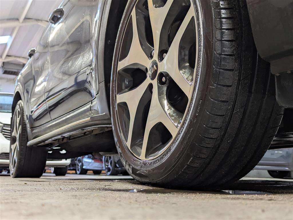 <p>2017 KIA SPORTAGE GT-LINE S S-A</p>