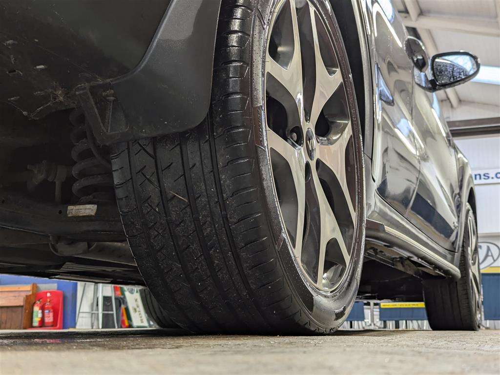 <p>2017 KIA SPORTAGE GT-LINE S S-A</p>